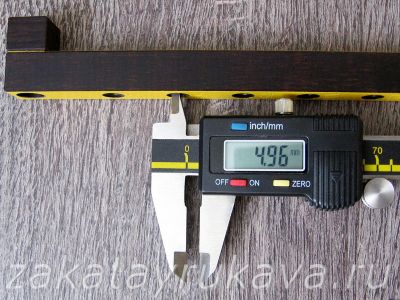 Измерение диаметров отверстий кондуктора Черон МК-01 штангенциркулем.