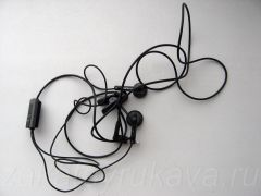 Проводная гарнитура Nokia.