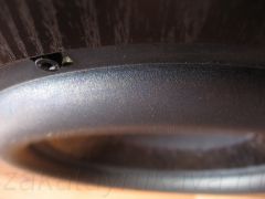 Крепежные винты динамика имеют шестигранный шлиц.