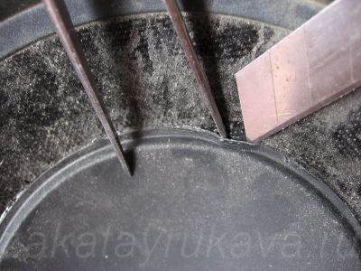Снятие пылезащитного колпачка с динамика.